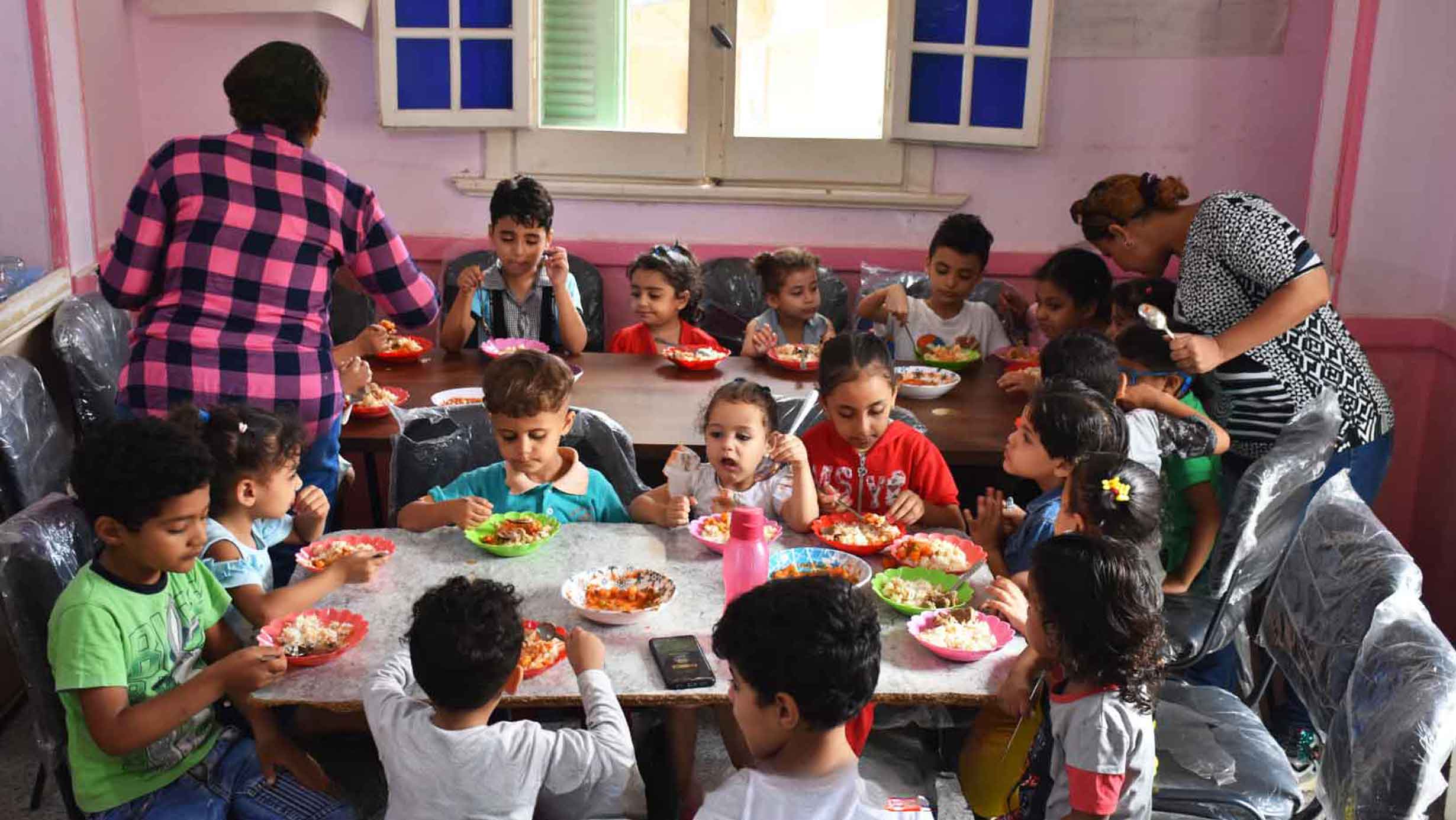 توزيع المنشورات عن التغذية الصحية